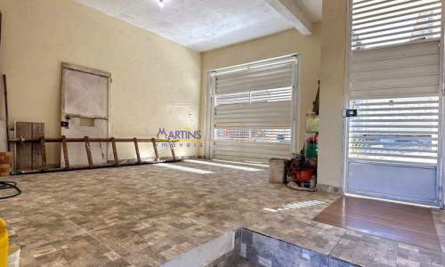 Casa térrea com piscina e vaga autos 125mts²