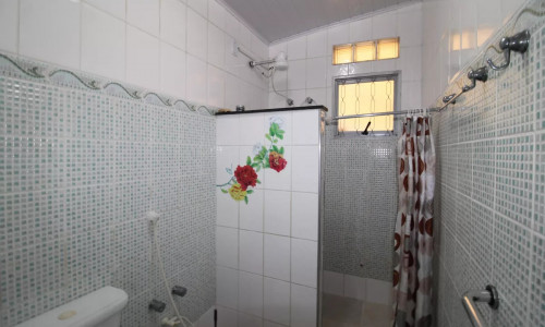 Casa térrea com 02 dormitórios e 02 vagas autos