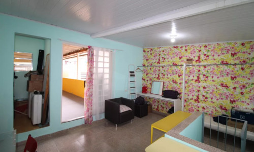 Casa térrea com 02 dormitórios e 02 vagas autos